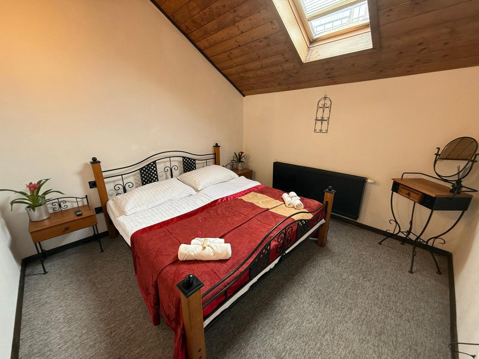 Hotel Plzensky Dvur Frýdek-Místek Zewnętrze zdjęcie
