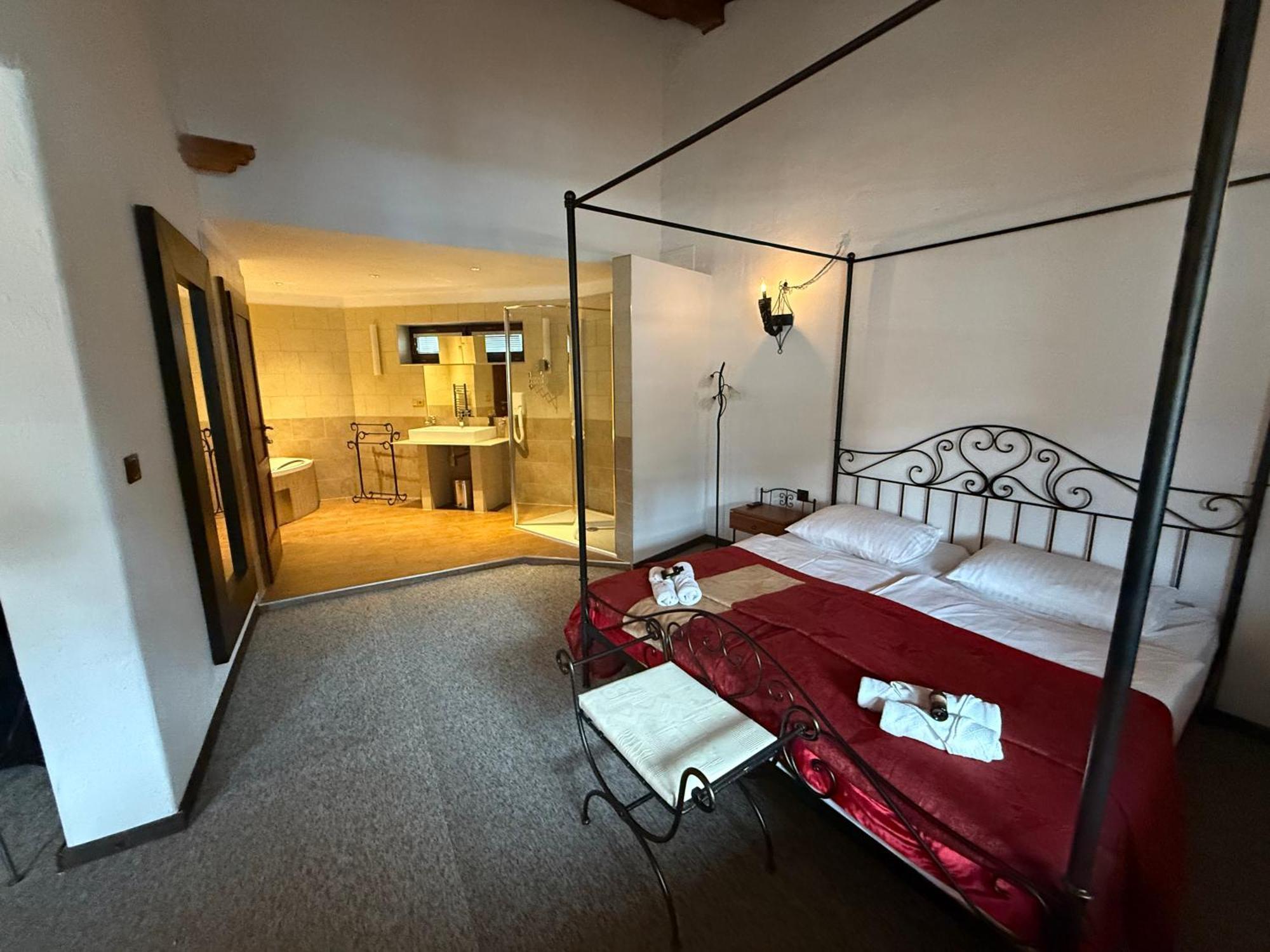Hotel Plzensky Dvur Frýdek-Místek Zewnętrze zdjęcie