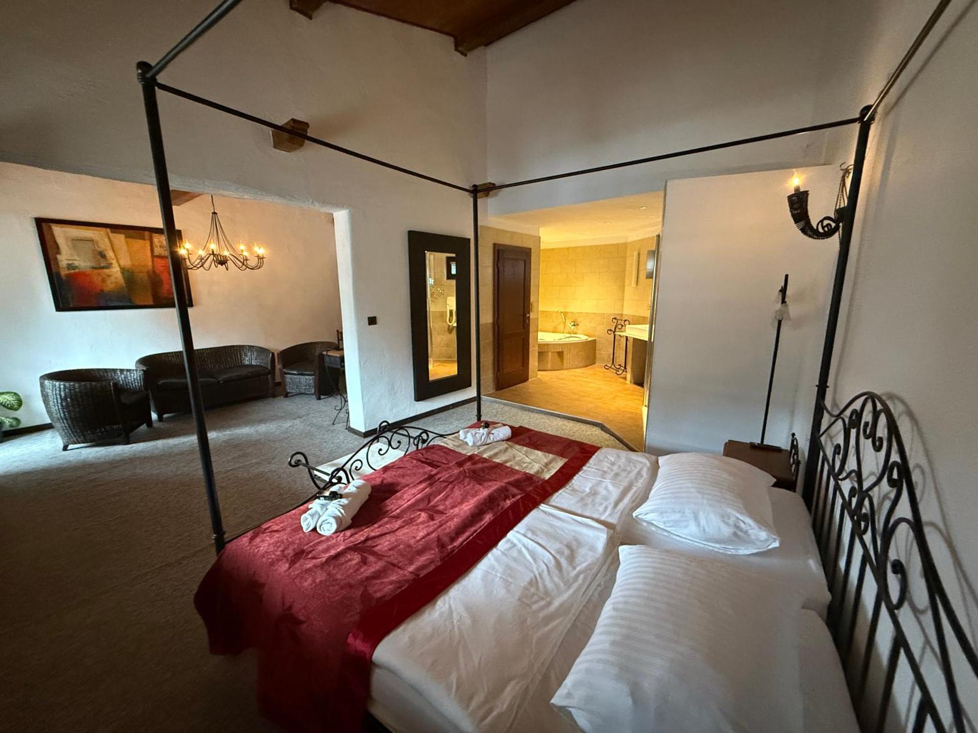 Hotel Plzensky Dvur Frýdek-Místek Zewnętrze zdjęcie