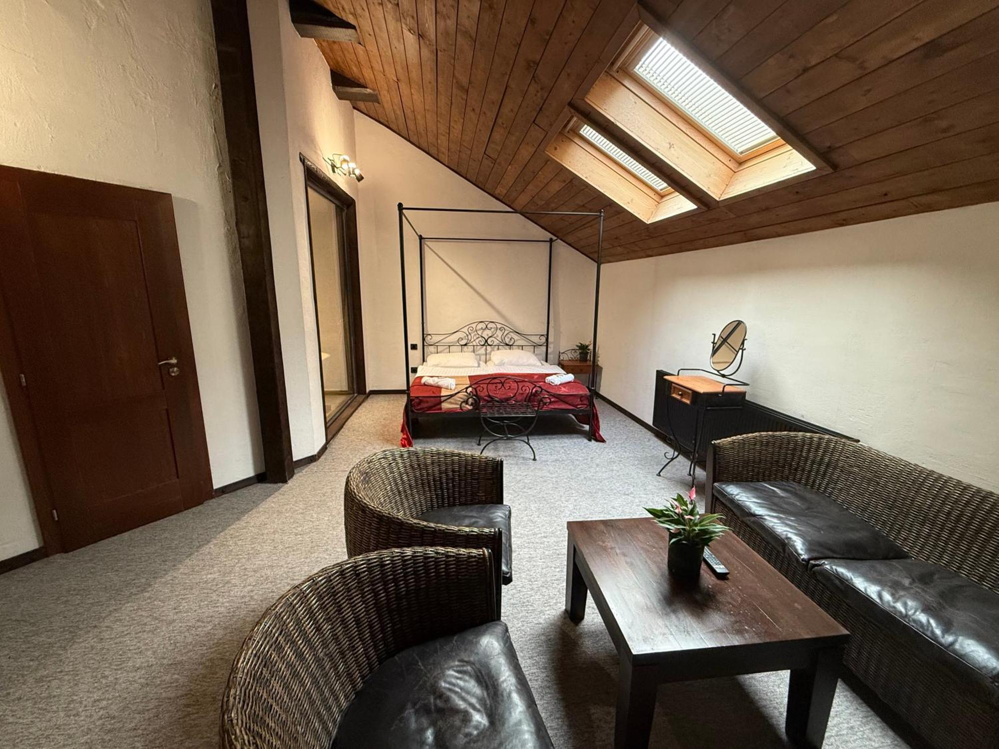 Hotel Plzensky Dvur Frýdek-Místek Zewnętrze zdjęcie