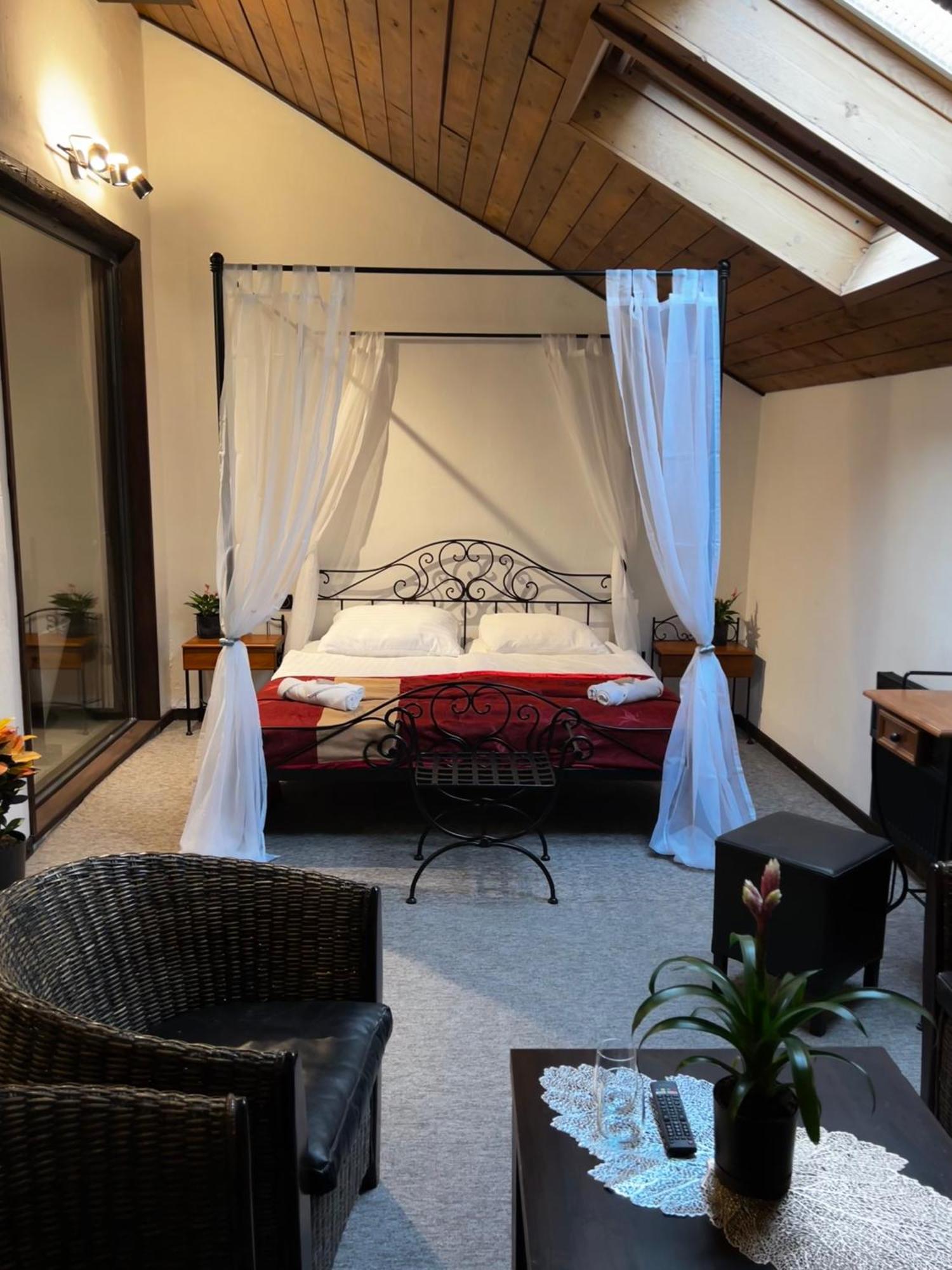 Hotel Plzensky Dvur Frýdek-Místek Zewnętrze zdjęcie