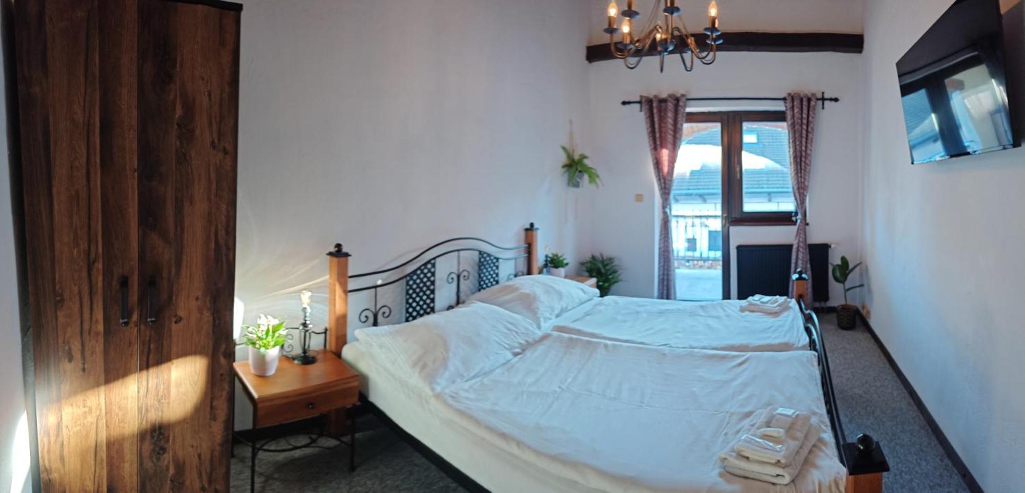 Hotel Plzensky Dvur Frýdek-Místek Zewnętrze zdjęcie